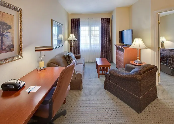 Staybridge By Ihg Hotel Fargo