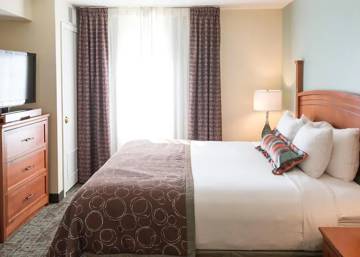 Staybridge By Ihg Hotel 3*