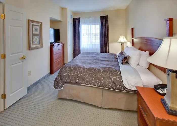 Staybridge By Ihg Fargo