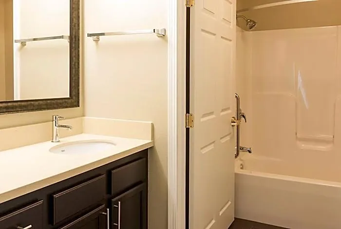 Staybridge By Ihg Hotel Fargo
